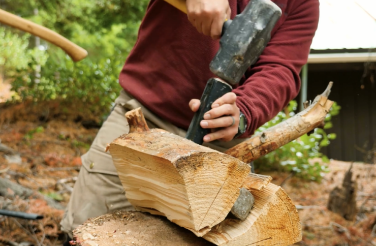 green woodworking Splitting the Log