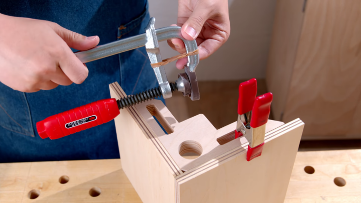 Universal design corner clamp