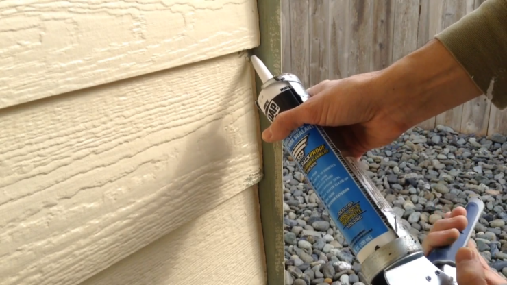 Apply Exterior Caulk to Wood